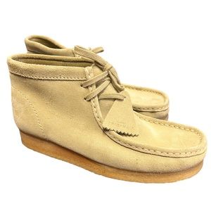 Clarks NIB Suede Wallabee Boot in Maple Size 9